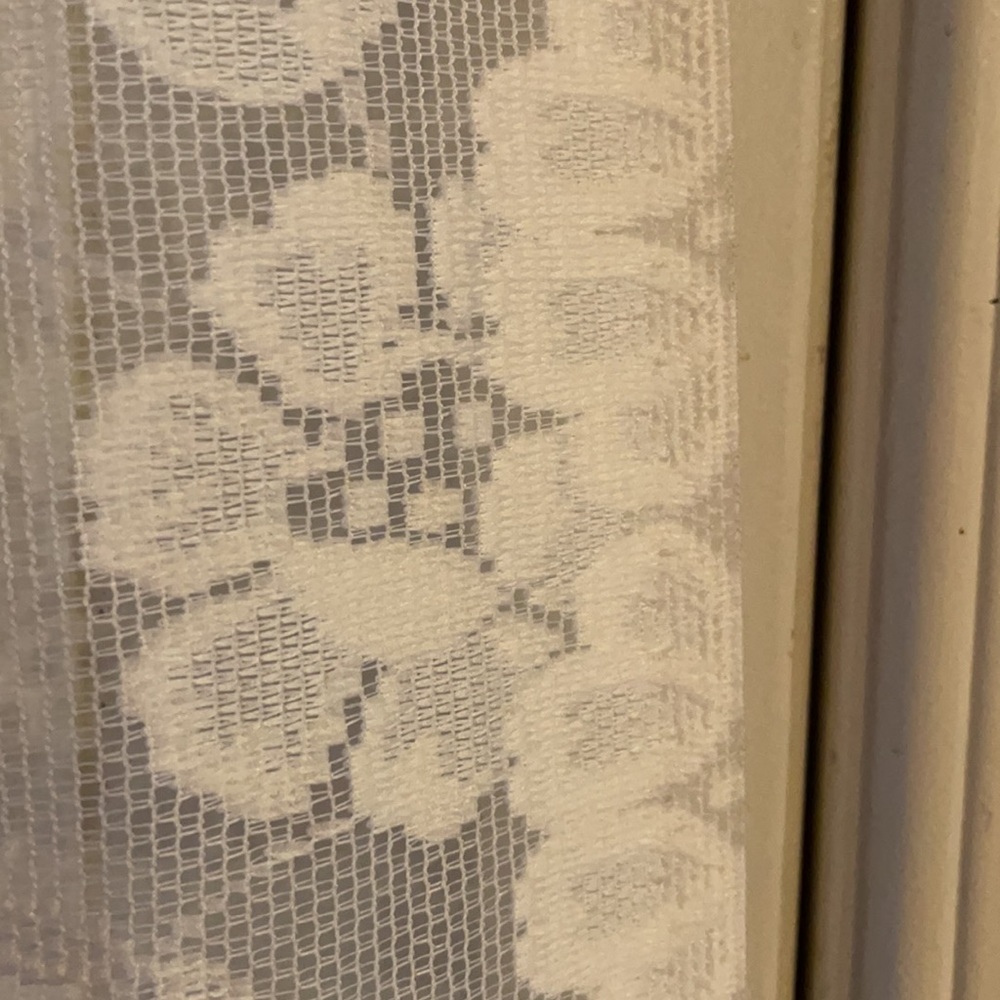 Beautiful vintage lace curtain - Picture 3 of 4